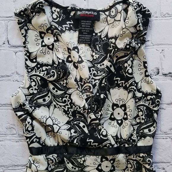 Hot Tempered Sexy Asymmetrical Top Sz Small - Picture 4 of 8